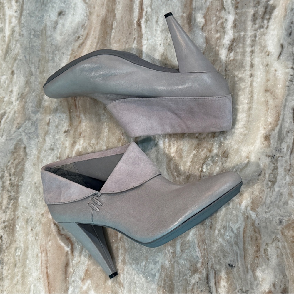 Women’s COACH Annika gray leather and suede fold over ankle booties- Size 10 - Picture 6 of 8